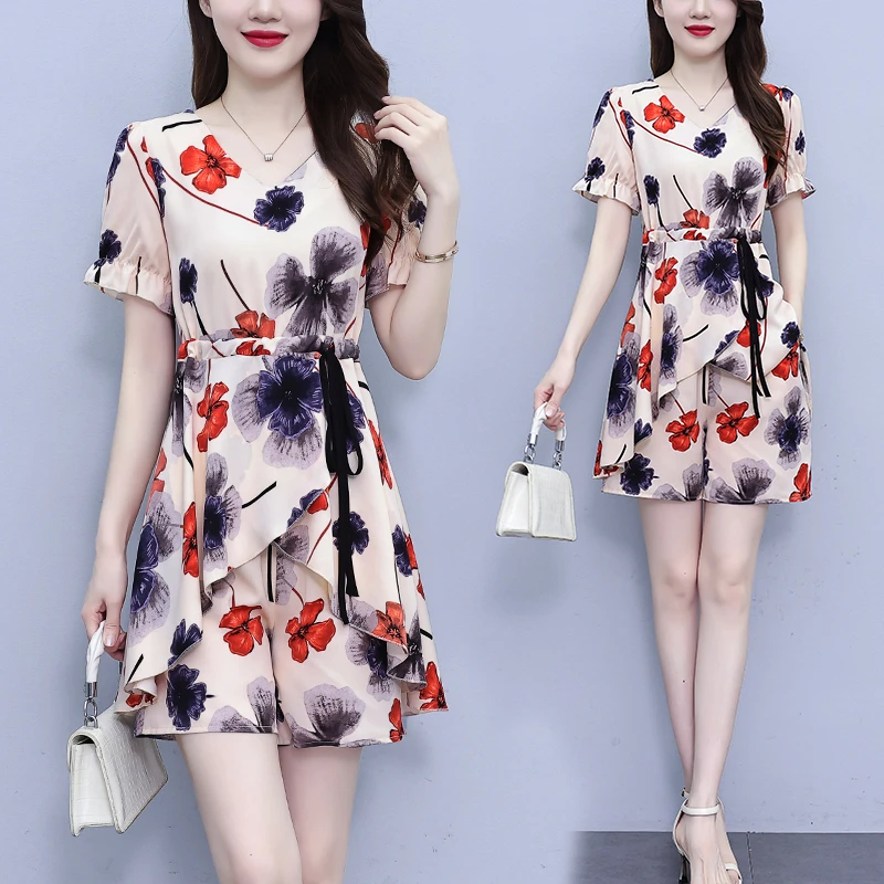 高级感印花时尚套装2025夏季显瘦气质遮肚洋气上衣＋短裤两件套