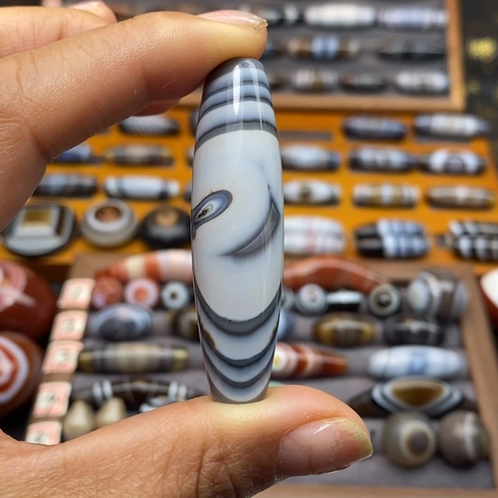 玛瑙/玉髓颈饰未镶嵌孤**者