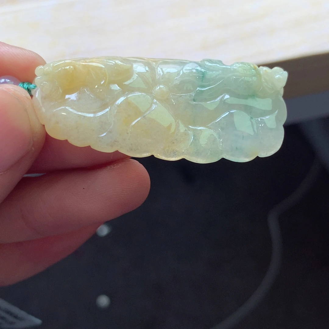 翡翠颈饰未镶嵌吊坠