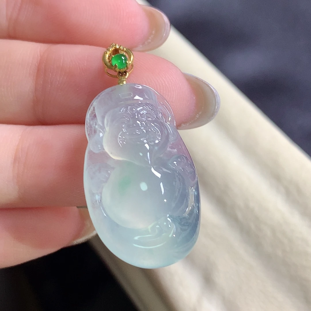 翡翠18K金镶嵌颈饰财神