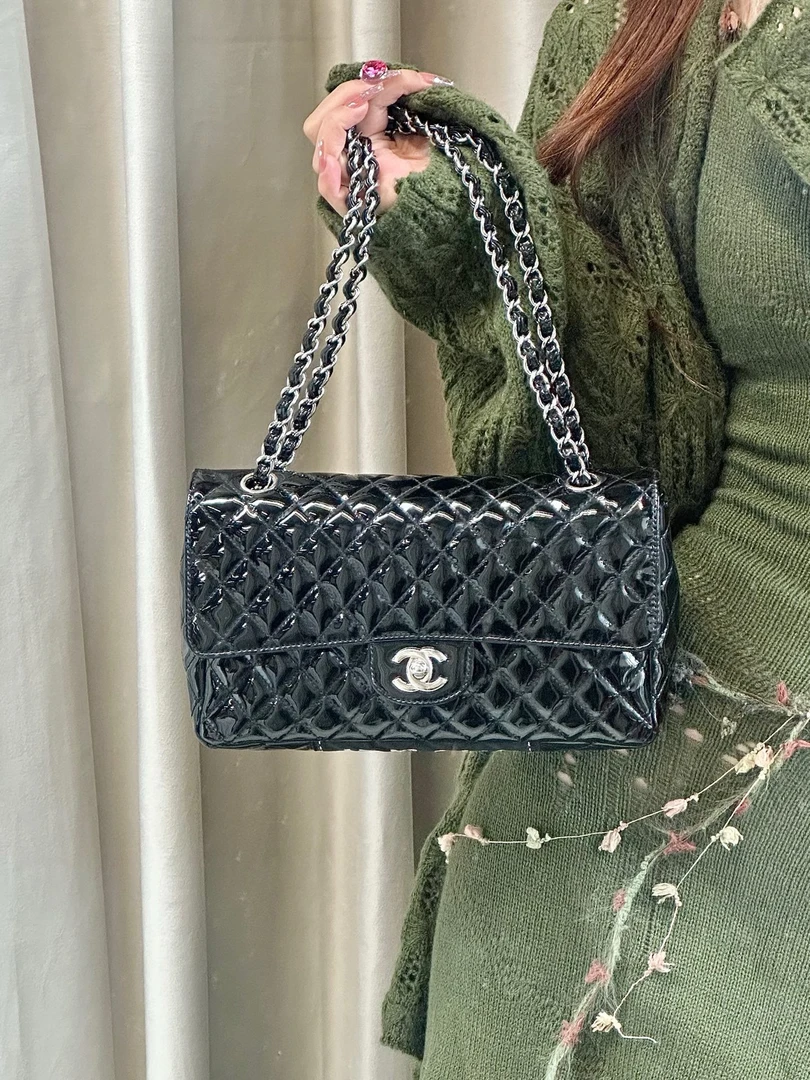 95新 Chanel/香奈儿 chanel漆皮中号cf黑银斜挎包
