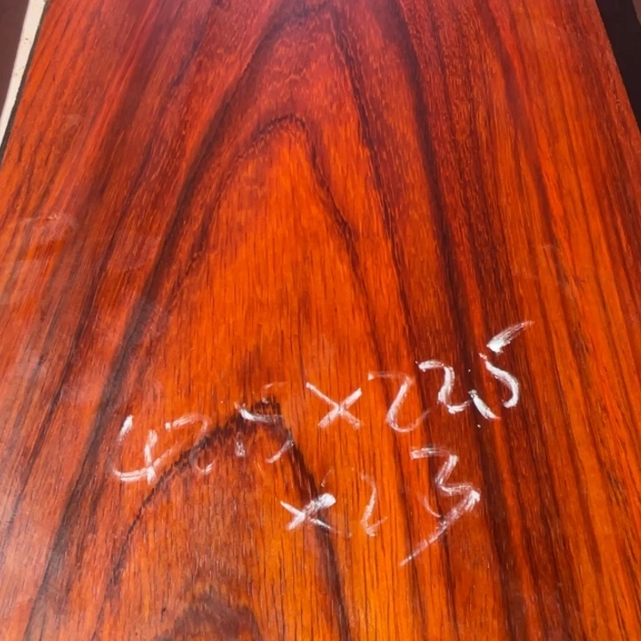 非洲紫檀（红花梨）不*