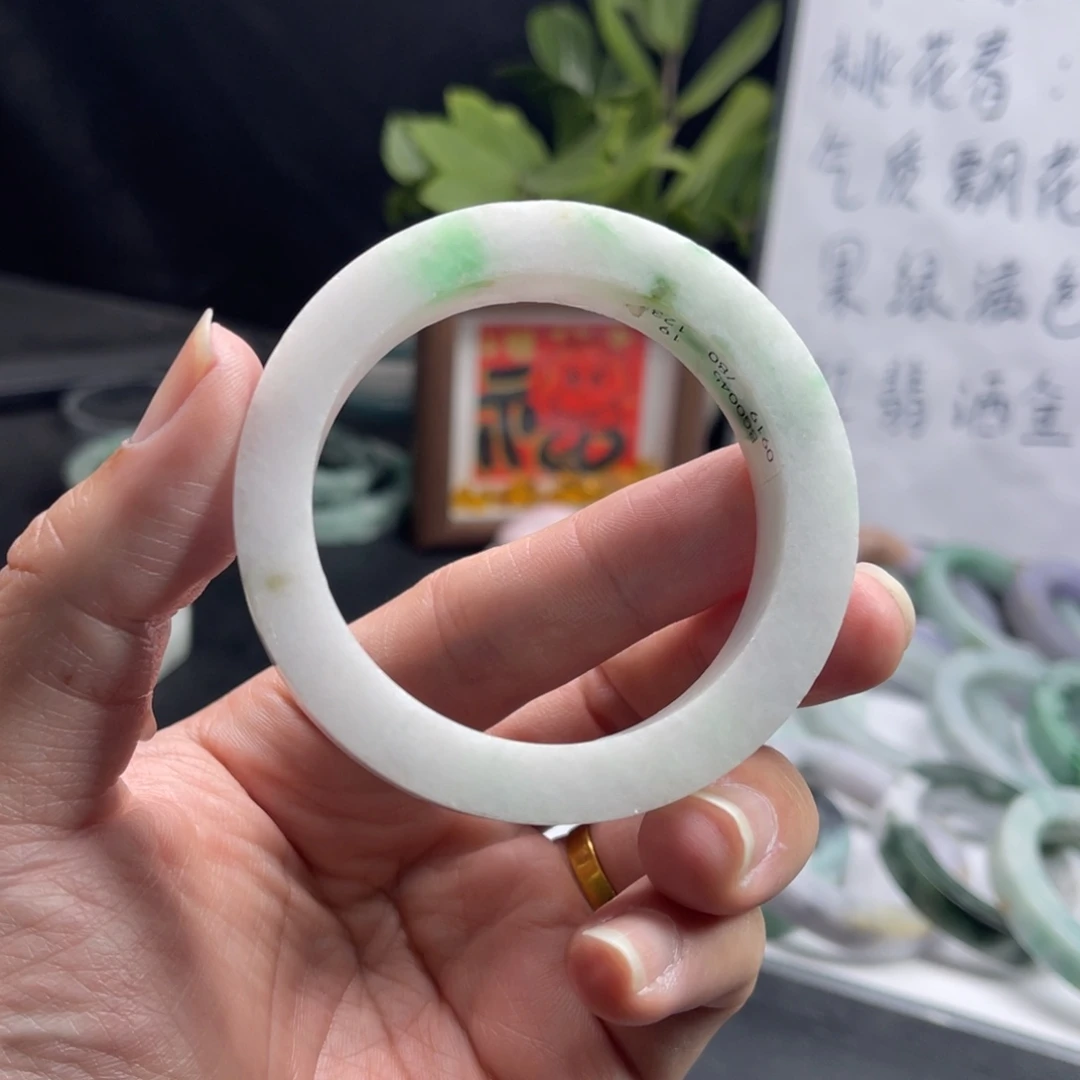 定制翡翠未镶嵌手镯