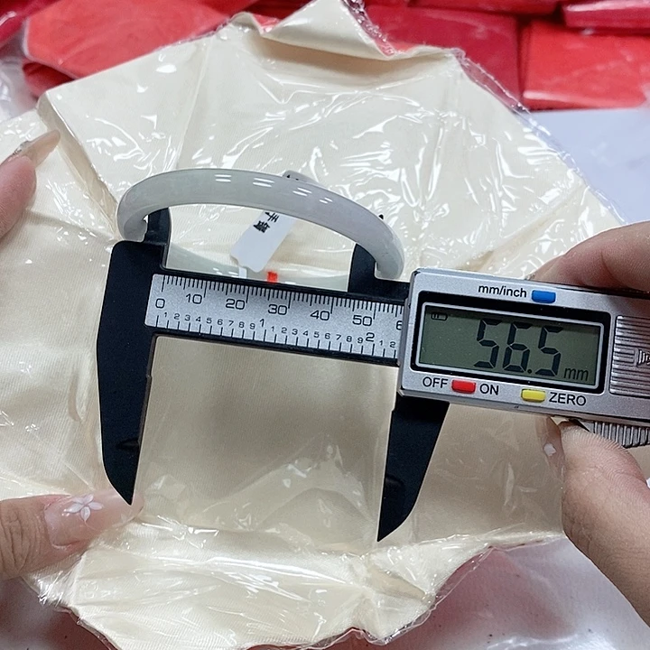 翡翠手镯未镶嵌290