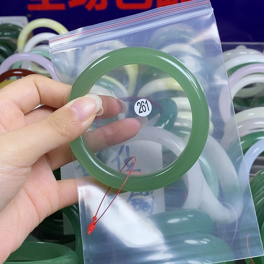 石英质玉手镯未镶嵌64