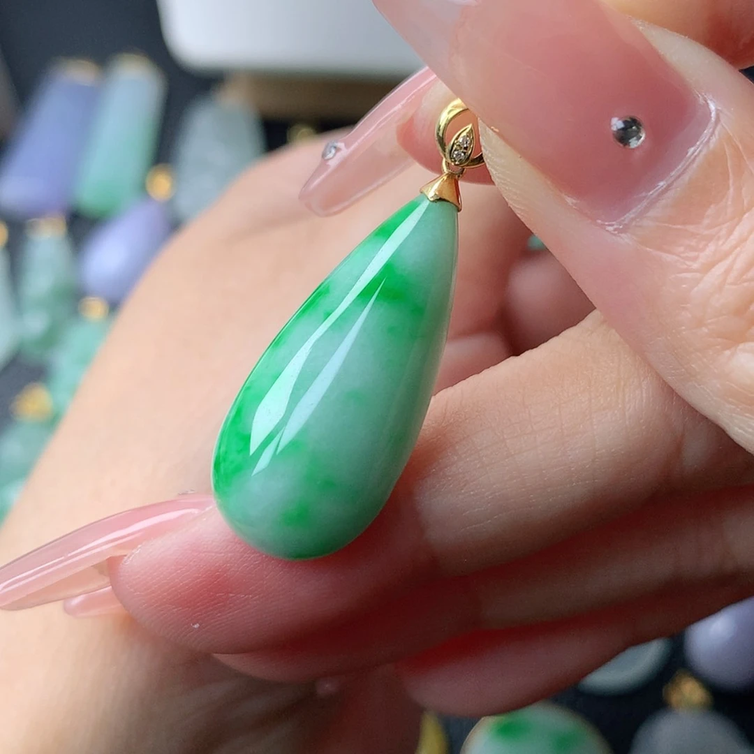 【闪购商品】翡翠18K金镶嵌吊坠(赠链)