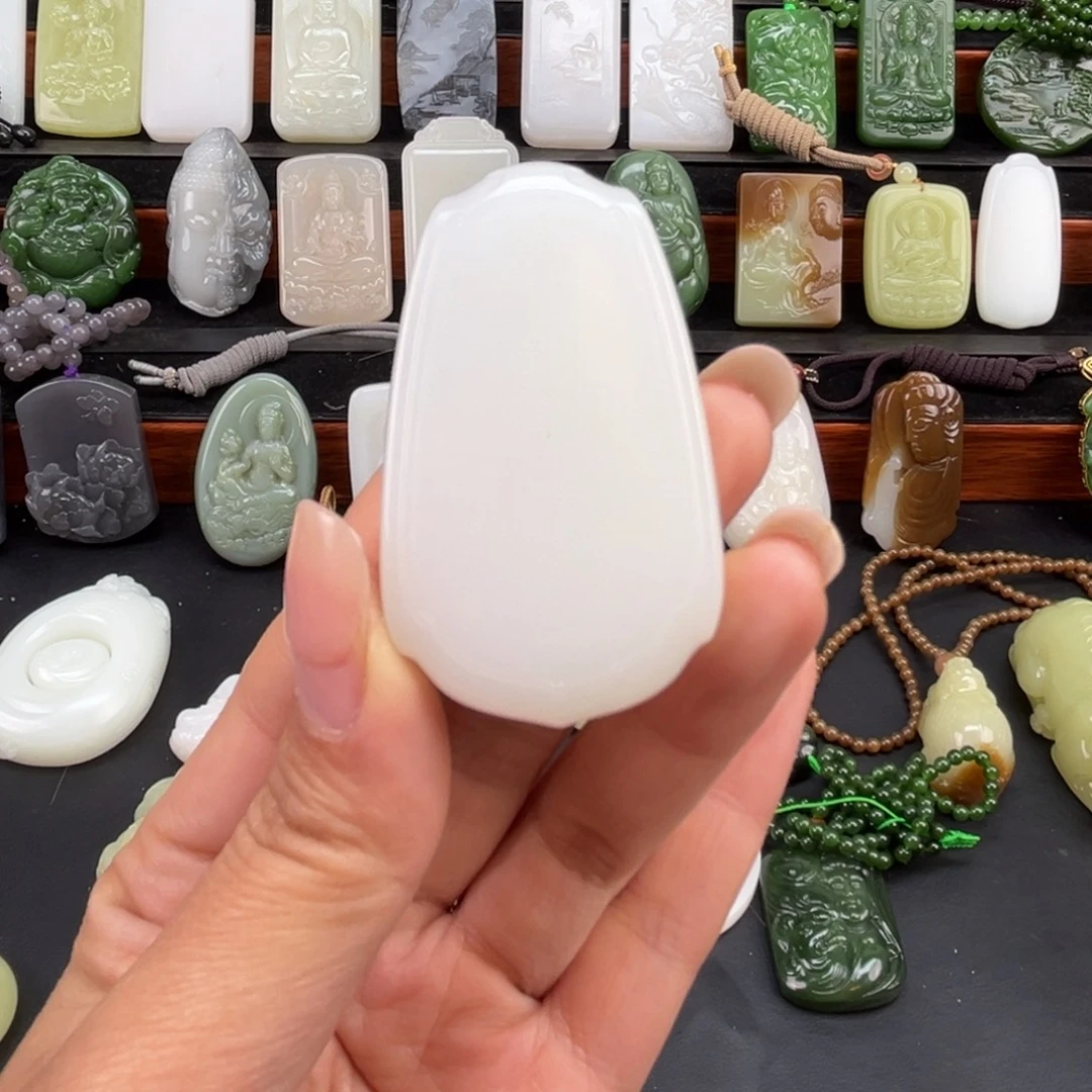 和田玉未镶嵌颈饰