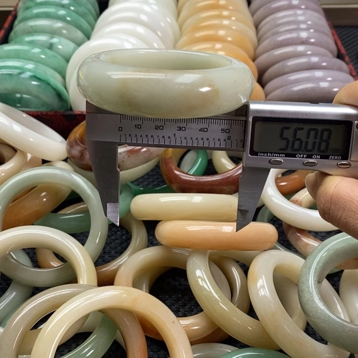 石英质玉未镶嵌手镯