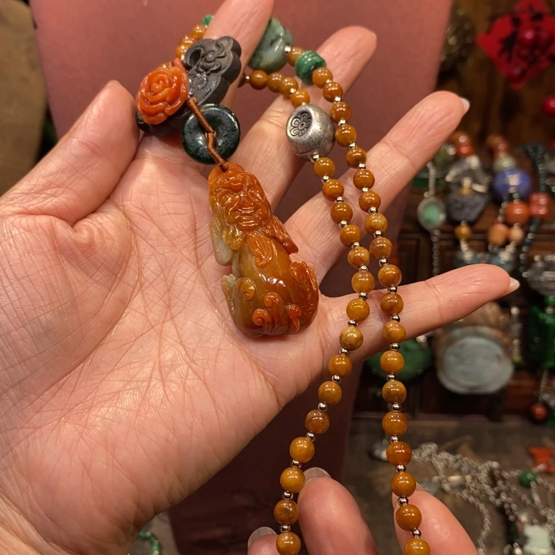 翡翠吊坠(赠链)未镶嵌