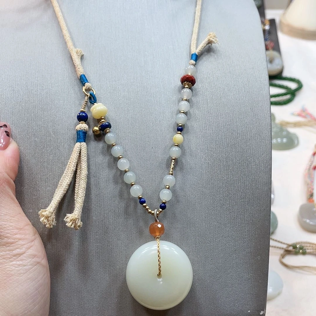 和田玉颈饰未镶嵌