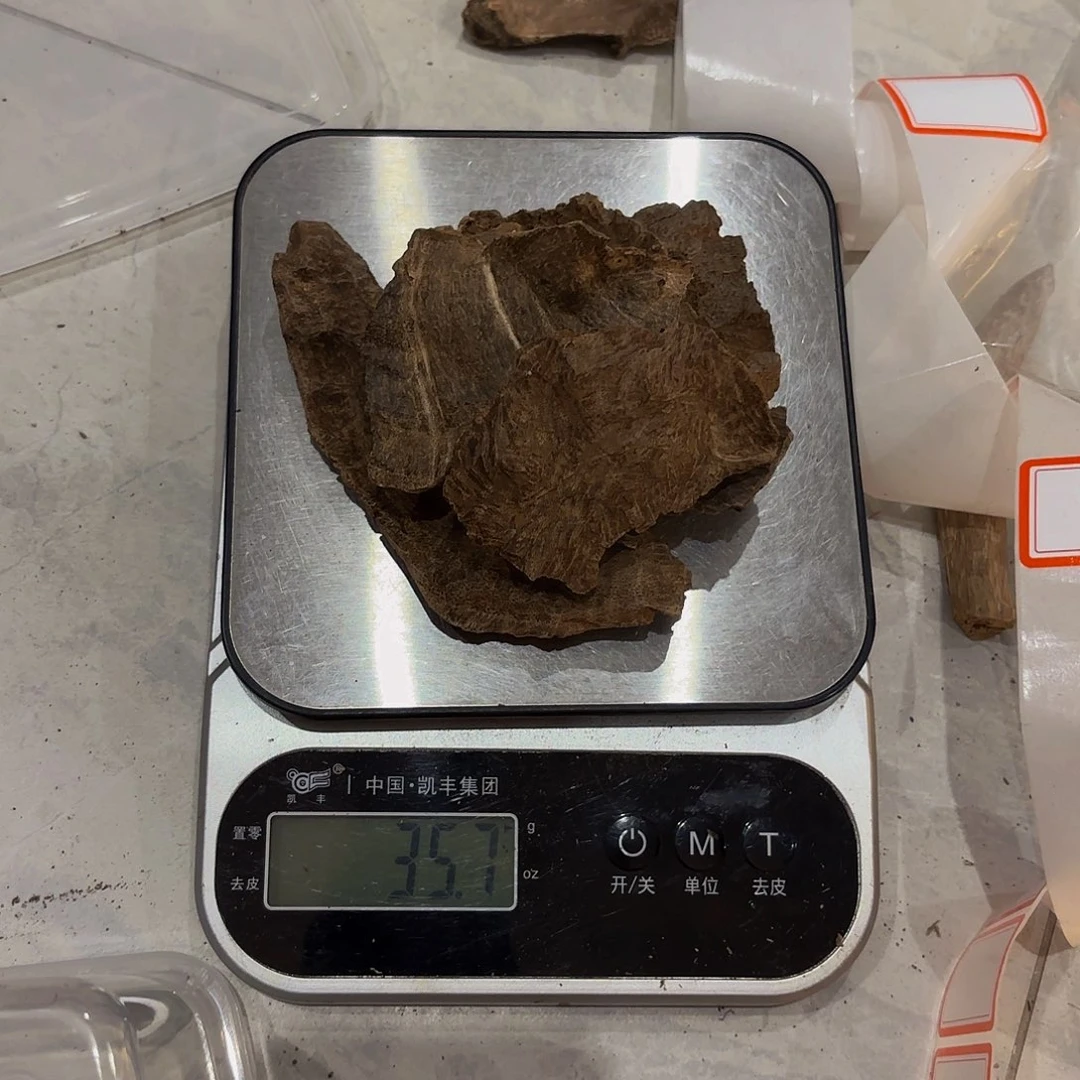 沉香沉香碎屑小***海南沉香35克+