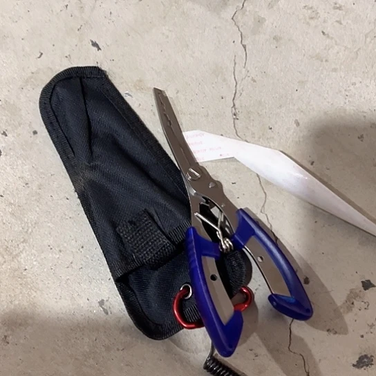 中号路亚钳一个带收纳袋