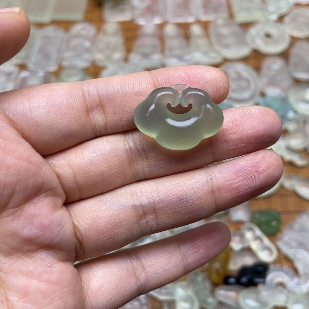 未镶嵌蛇纹石玉颈饰