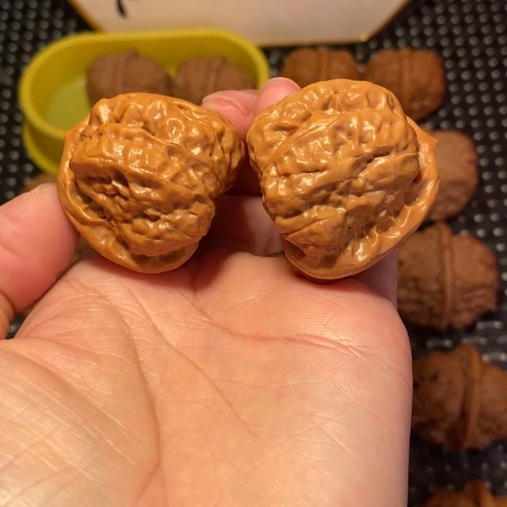 三***夫文玩核桃把件细腰大腿