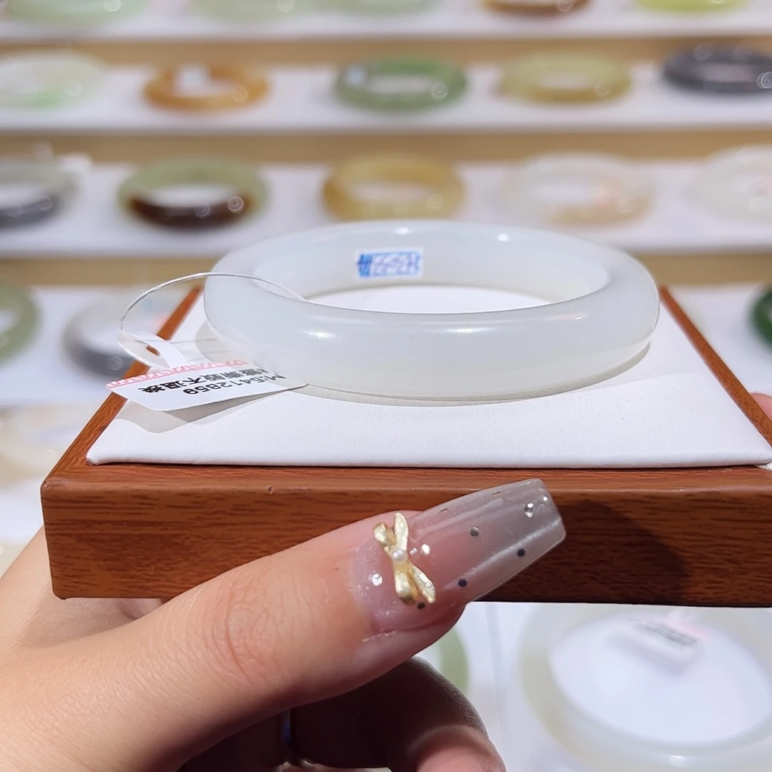 和田玉未镶嵌手镯白冰