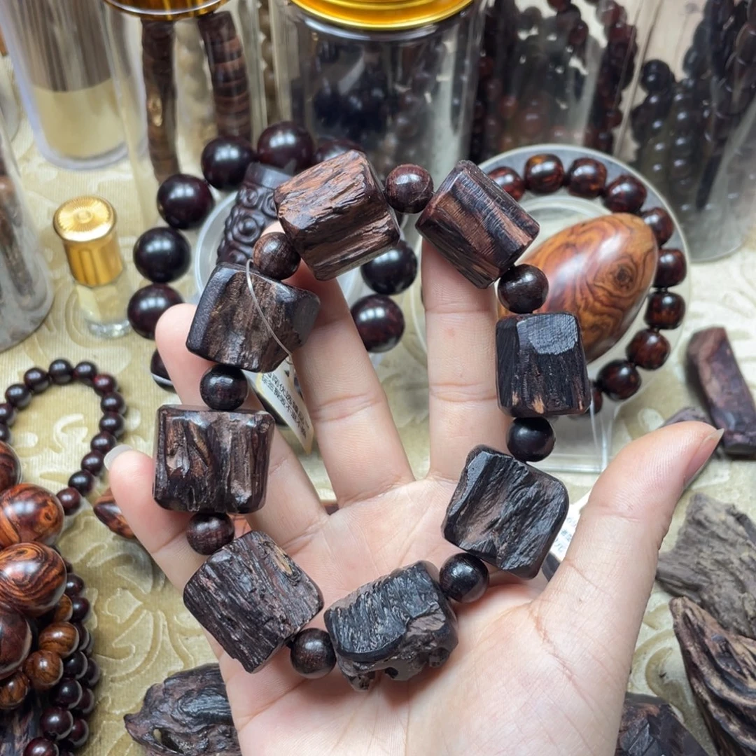 海南红降随形手串