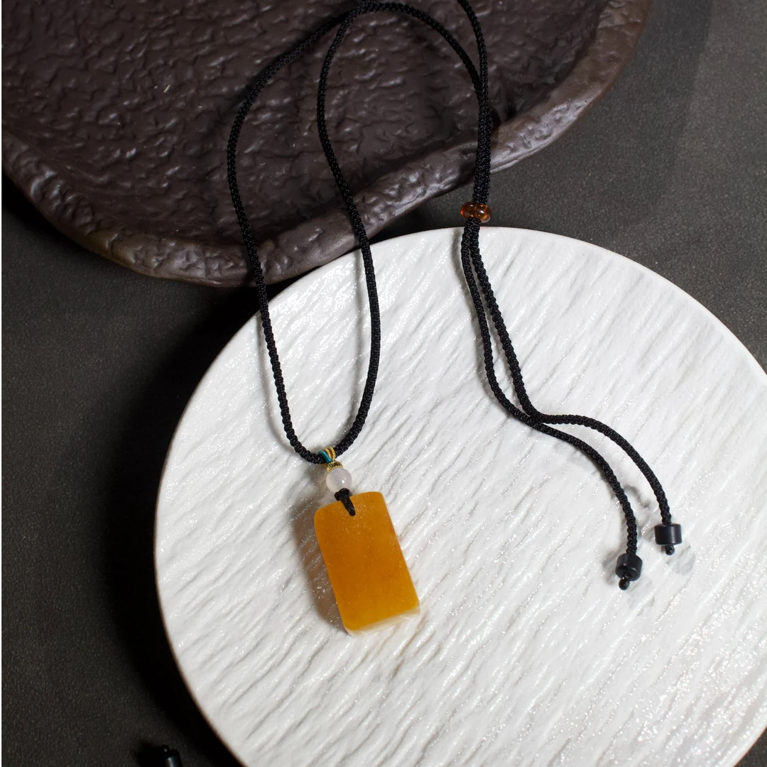 【壹芳珠宝*方】天然原矿琥珀原石无事牌方牌吊坠