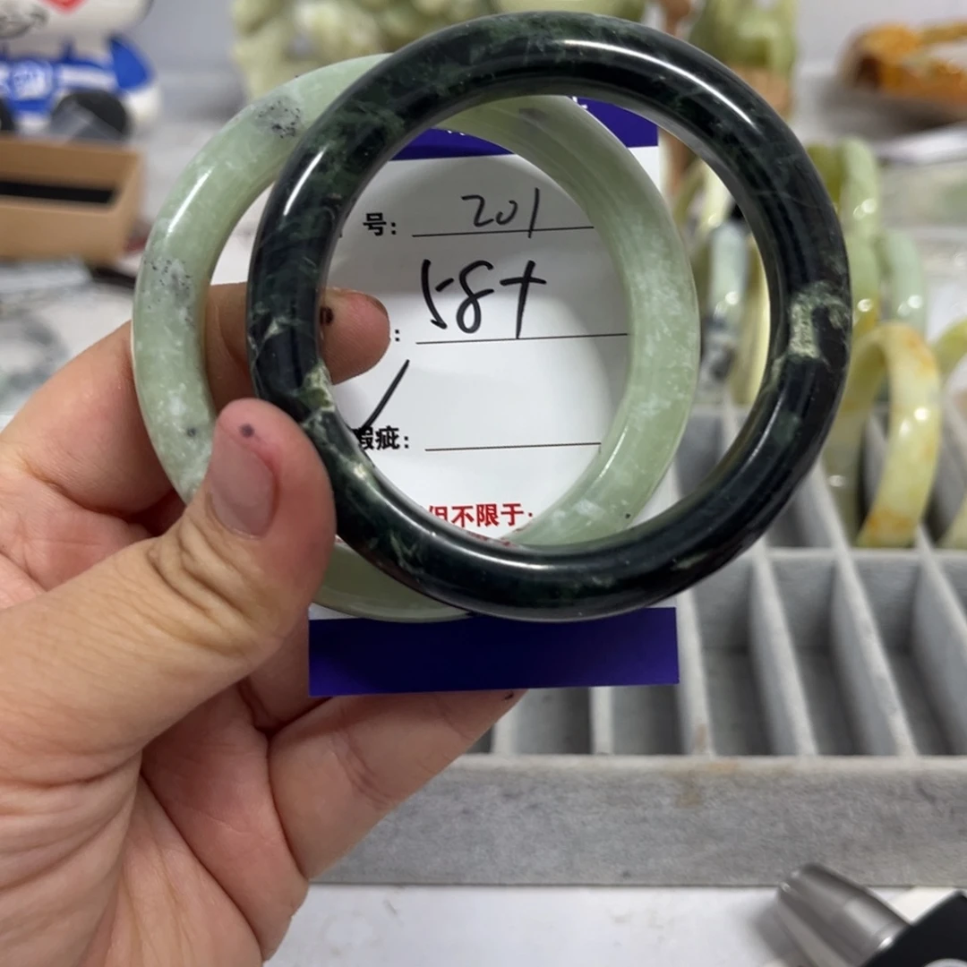 蛇纹石玉手镯未镶嵌