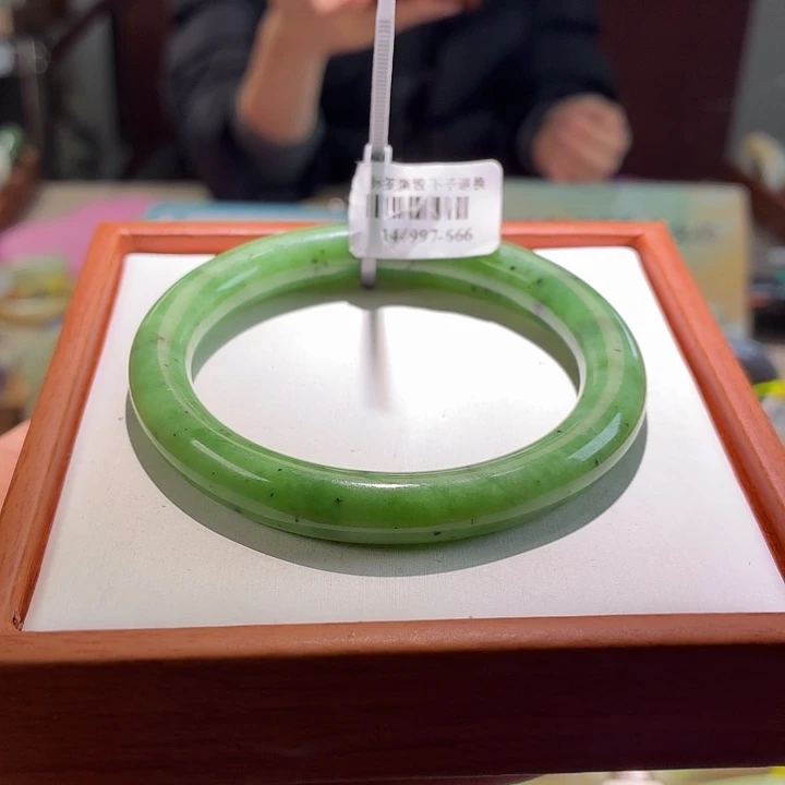 和田玉未镶嵌手镯1。 55/56