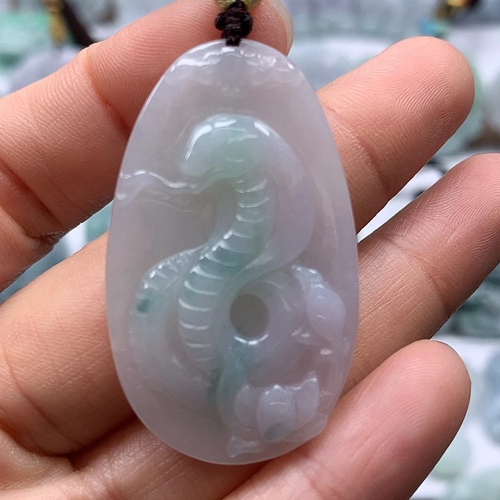 翡翠未镶嵌颈饰蛇牌福利