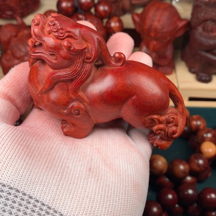 木高品质血檀顶泥汉代貔貅