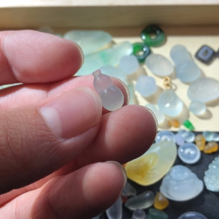 定制翡翠未镶嵌挂件