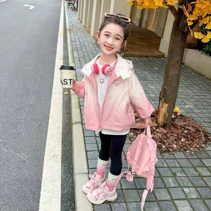 女童渐变蜜桃粉色连帽夹克2025秋季新款时尚休闲百搭冲锋衣外套