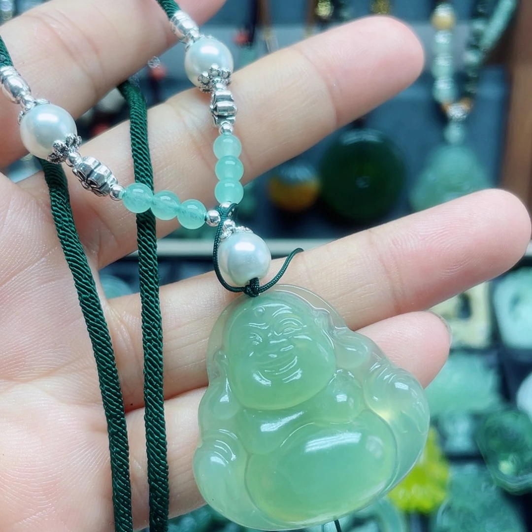 蛇纹石玉未镶嵌颈饰