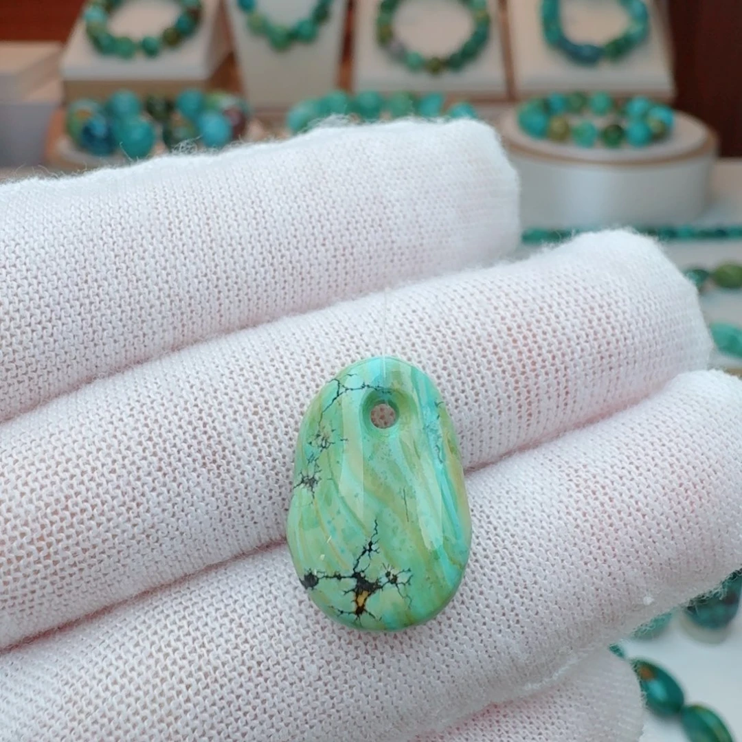 绿松石未镶嵌颈饰