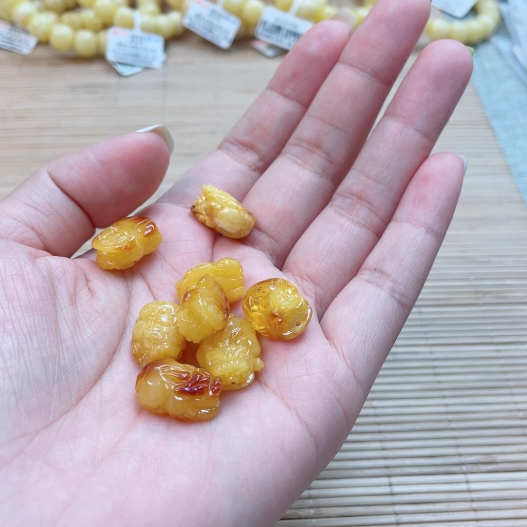 裸石蜜蜡未镶嵌多样性发其中一个