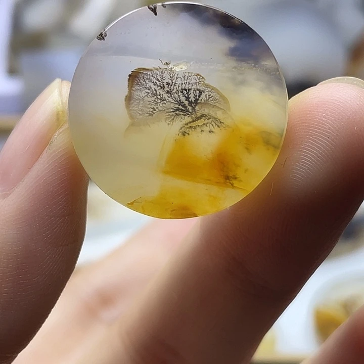 如***戏玛瑙/玉髓未镶嵌颈饰