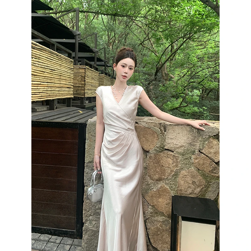 【小婉】法式优雅高级感V领褶皱轻奢收腰缎面短袖礼服连衣裙LYQ2002