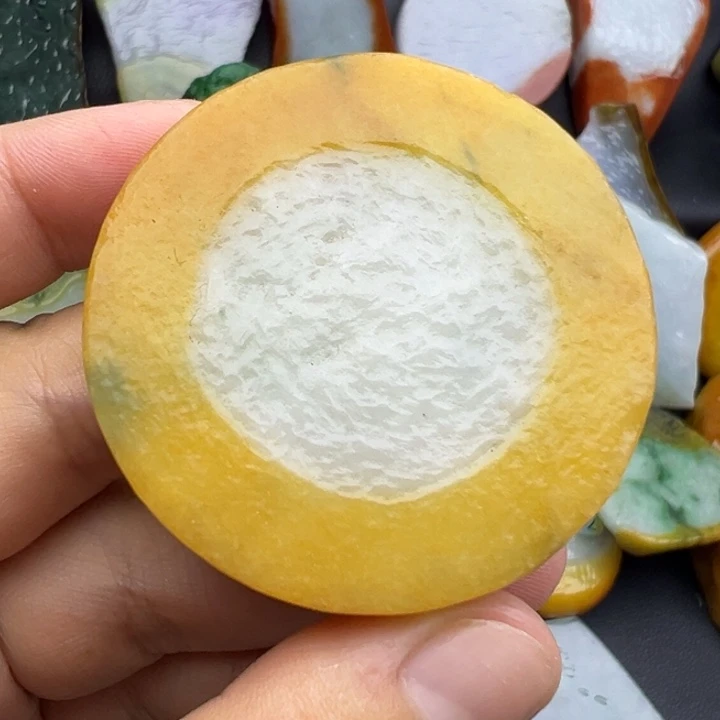 翡翠挂件未镶嵌翡翠