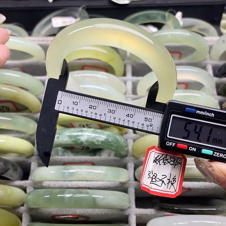 蛇纹石玉未镶嵌手镯82