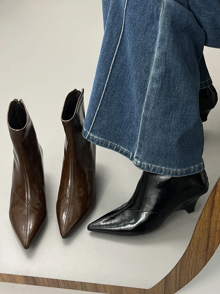 尖头短靴女秋冬女靴2025新款靴子高跟鞋短筒靴小众设计坡跟瘦瘦靴