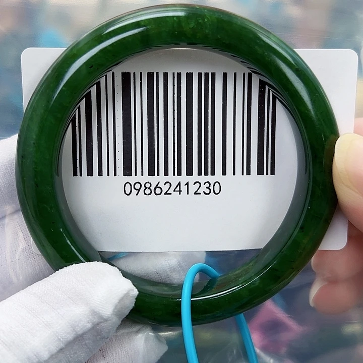 和田玉未镶嵌手镯微瑕58