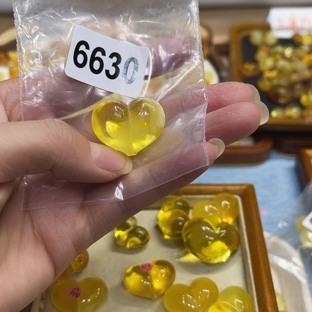琥珀未镶嵌珠宝奇石