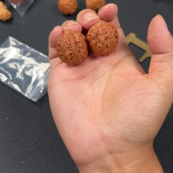 吊坠文玩核桃红皮粗筋