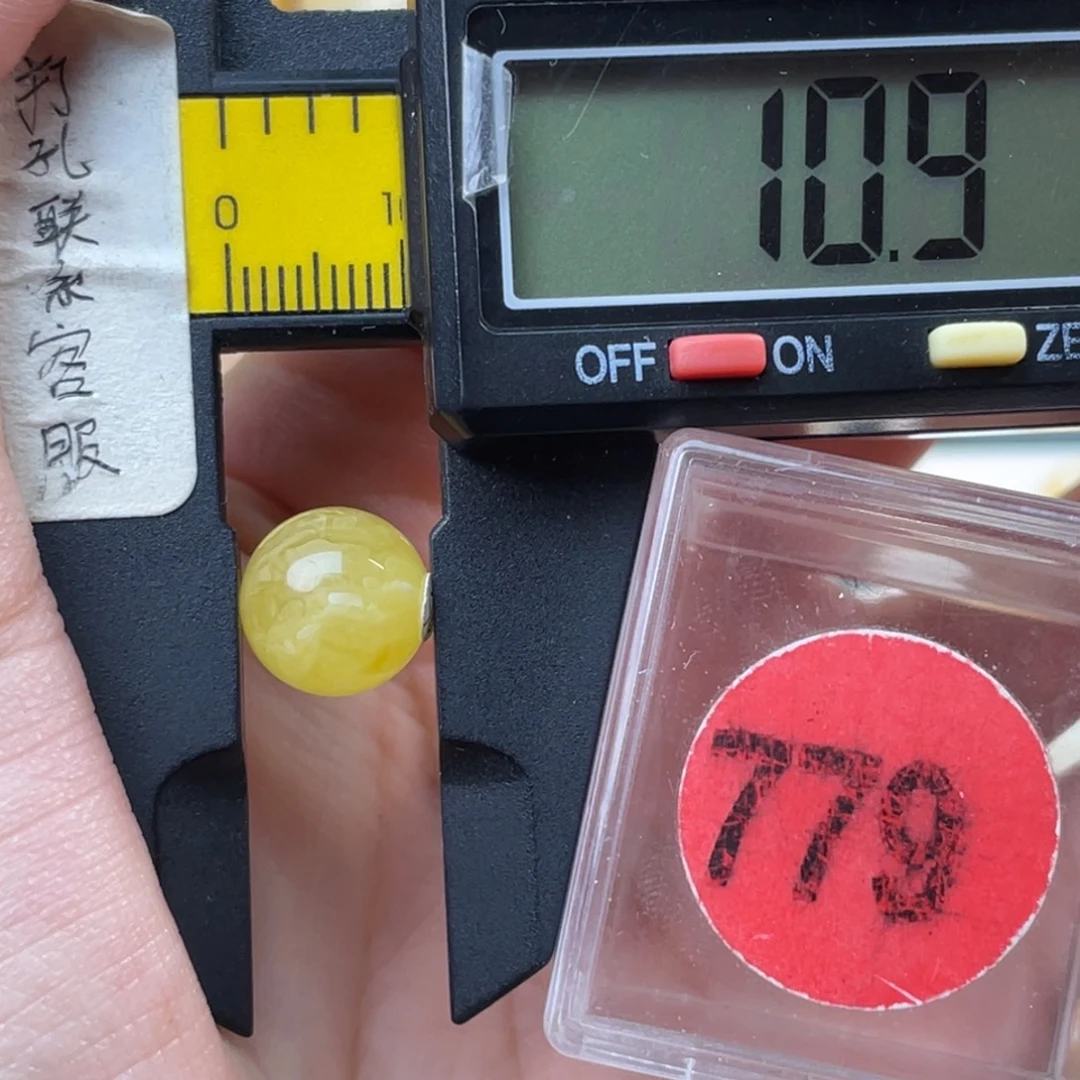 蜜蜡未镶嵌珠宝奇石瑕疵