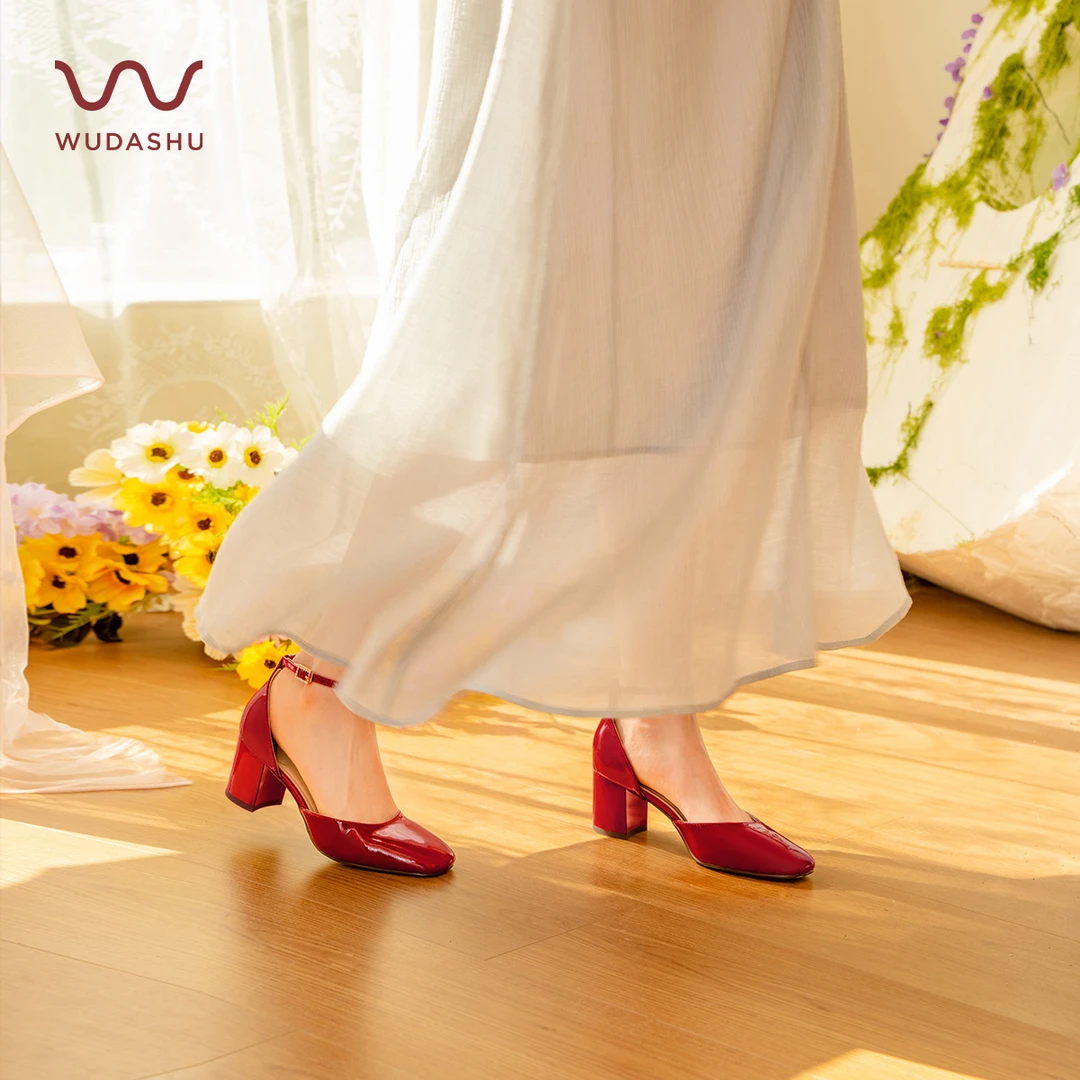 吴大叔2025夏季法式红色包头玛丽珍方头粗跟高跟鞋女凉鞋方头Z221
