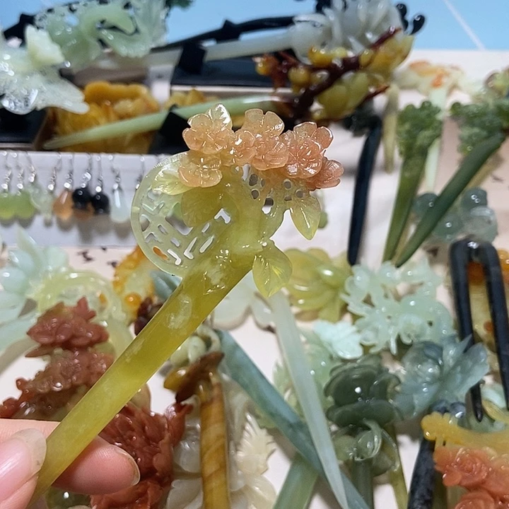 春***丽蛇纹石玉合金发簪