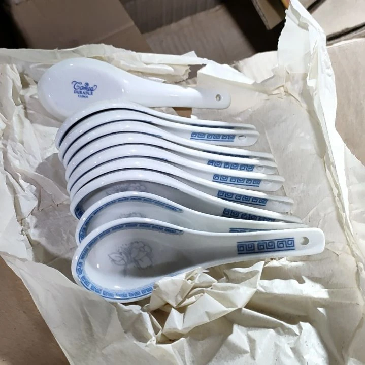 摆件盘子碗茶壶啥都有