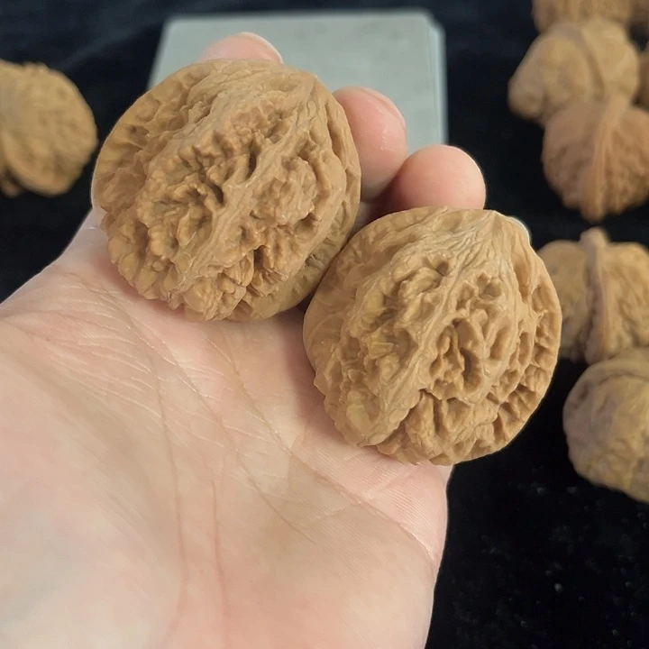 把件文玩核桃42左右粗筋，微微瑕，编号013