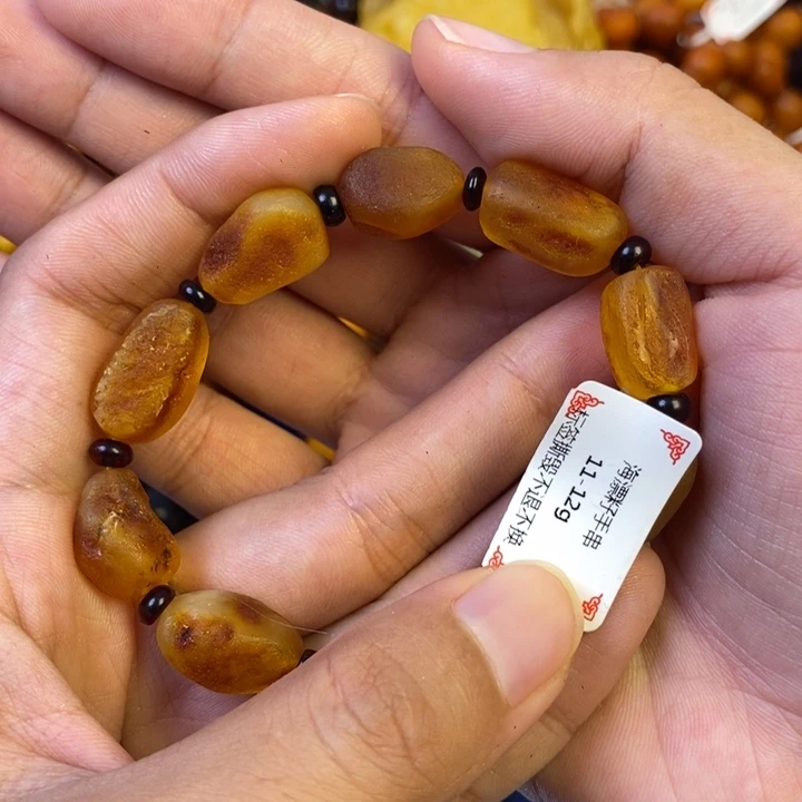 未镶嵌琥珀珠宝奇石