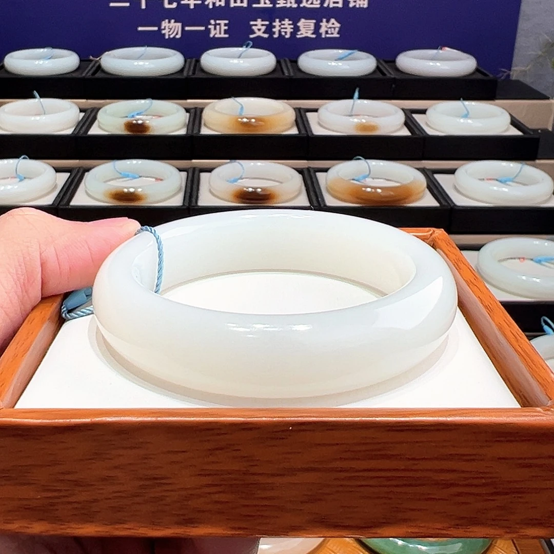 和田玉未镶嵌手镯