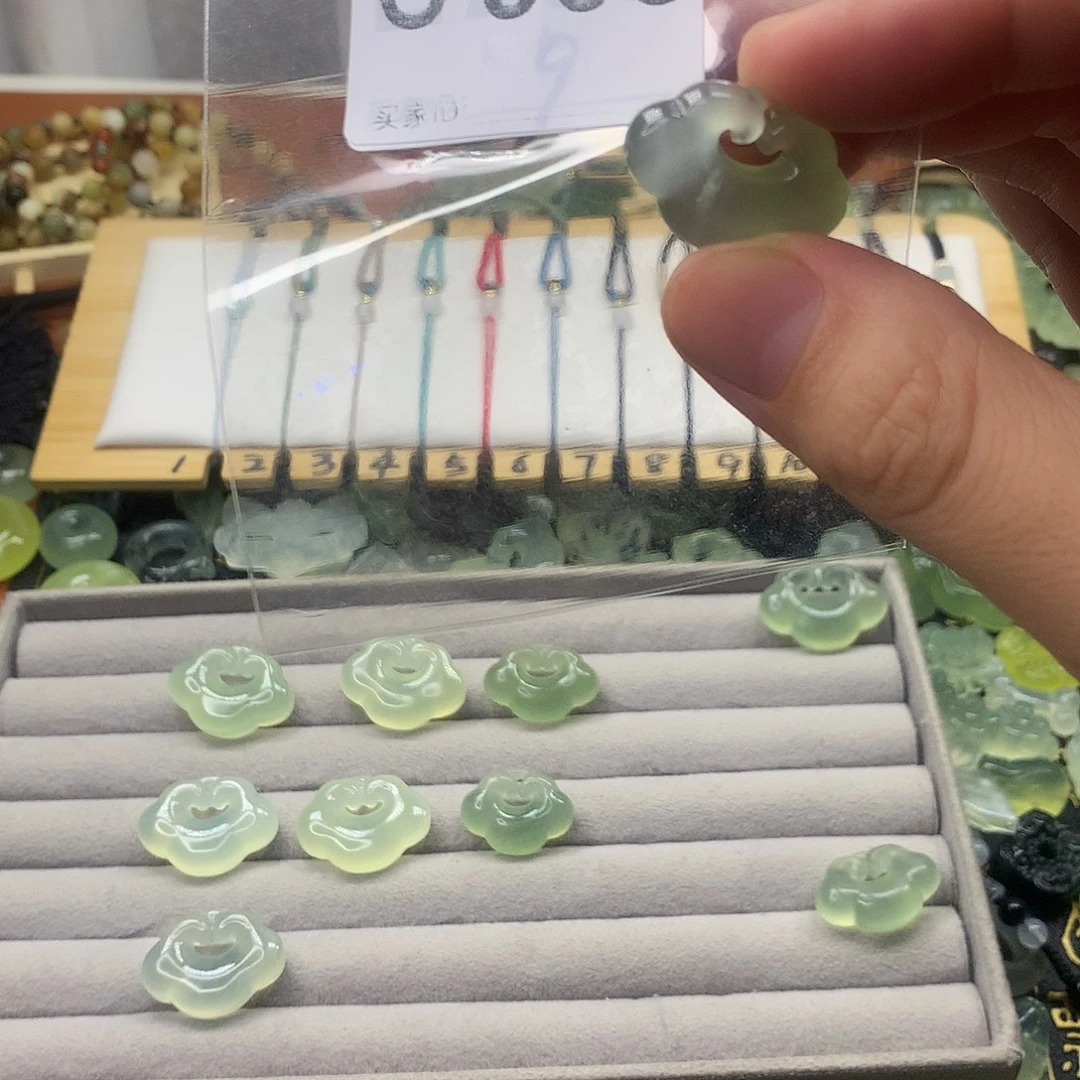 生***中蛇纹石玉未镶嵌颈饰不退不换