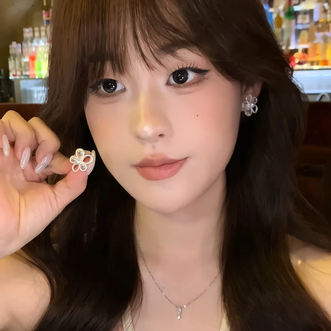 合金耳饰 敲百搭！韩系银色花朵珍珠耳钉女2025新款高级感耳环耳饰