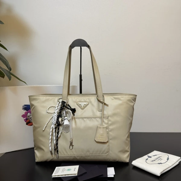 普拉达/包包/95新/市场价99999/250925zb0010