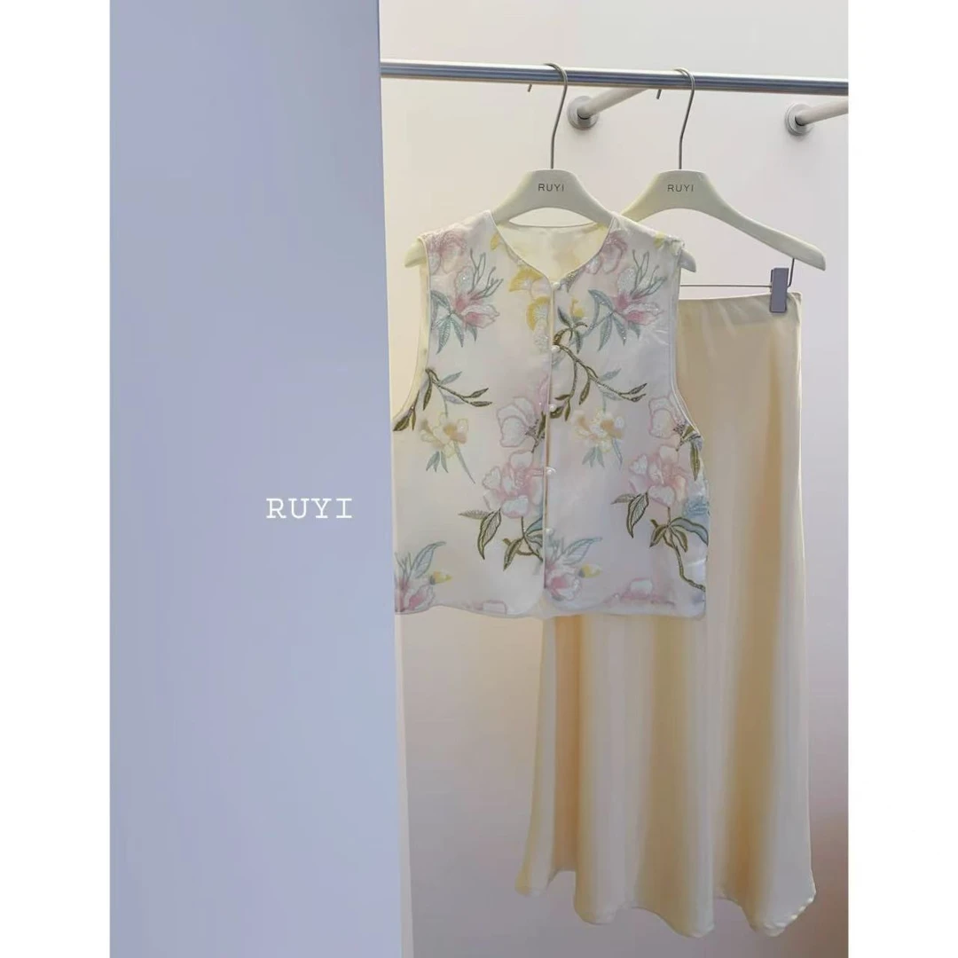 入艺867【Y I夏日】新中式夏日氛围感珍珠盘扣国风马甲-RY2530465