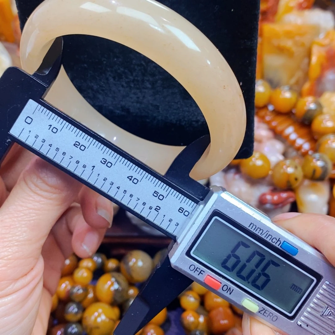 未镶嵌石英质玉（黄龙玉）吊坠(不含链)